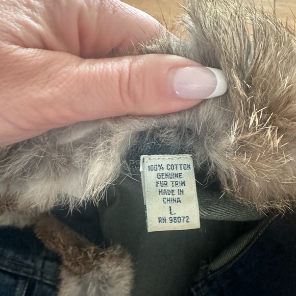 Ladies Jean and fur vest. Size large - Picture 3 of 5